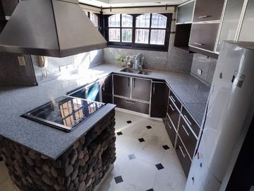 Chalet en venta en Villa Luzuriaga