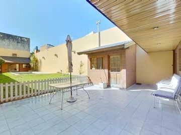 CASA VENTA 4 AMB AVELLANEDA PARQUE PILETA QUINCHO
