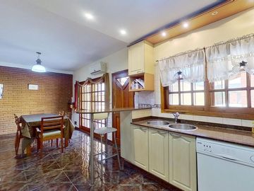 CASA VENTA 4 AMB AVELLANEDA PARQUE PILETA QUINCHO