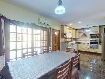 CASA VENTA 4 AMB AVELLANEDA PARQUE PILETA QUINCHO
