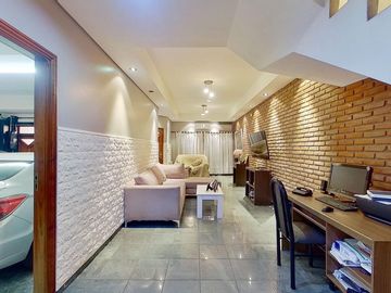 CASA VENTA 4 AMB AVELLANEDA PARQUE PILETA QUINCHO