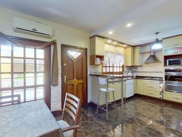 CASA VENTA 4 AMB AVELLANEDA PARQUE PILETA QUINCHO