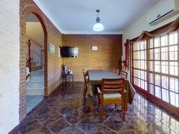 CASA VENTA 4 AMB AVELLANEDA PARQUE PILETA QUINCHO