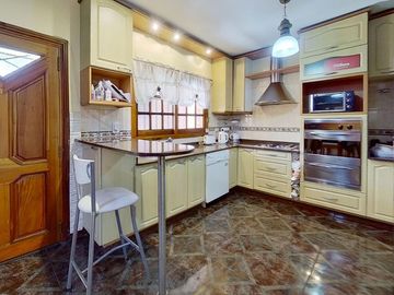 CASA VENTA 4 AMB AVELLANEDA PARQUE PILETA QUINCHO