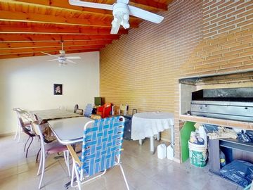CASA VENTA 4 AMB AVELLANEDA PARQUE PILETA QUINCHO