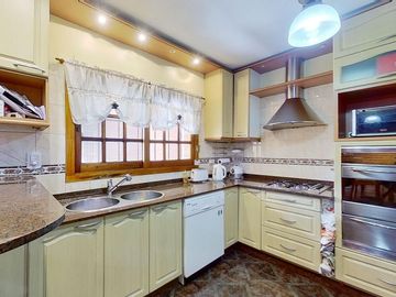 CASA VENTA 4 AMB AVELLANEDA PARQUE PILETA QUINCHO