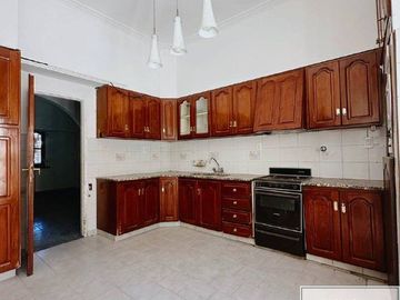 Casa en venta de 4 dormitorios c/ cochera en Centro