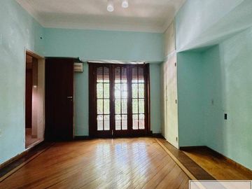 Casa en venta de 4 dormitorios c/ cochera en Centro