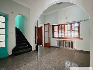 Casa en venta de 4 dormitorios c/ cochera en Centro