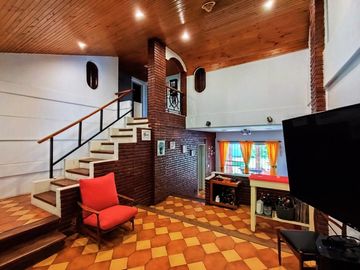 VENTA CASA 4 AMB. VILLA BALLESTER COCHERA Y JARDIN