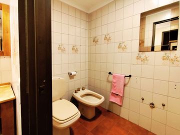 VENTA CASA 4 AMB. VILLA BALLESTER COCHERA Y JARDIN