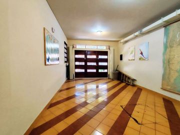 VENTA CASA 4 AMB. VILLA BALLESTER COCHERA Y JARDIN