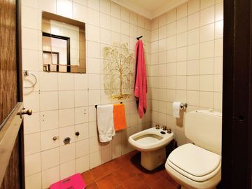 VENTA CASA 4 AMB. VILLA BALLESTER COCHERA Y JARDIN