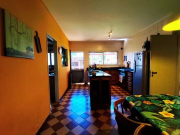 VENTA CASA 4 AMB. VILLA BALLESTER COCHERA Y JARDIN