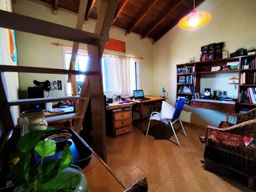 VENTA CASA 4 AMB. VILLA BALLESTER COCHERA Y JARDIN