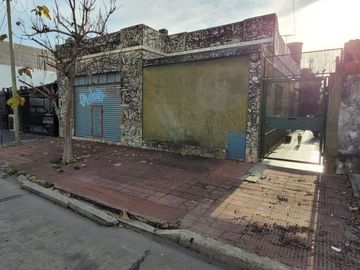 VENTA CASA  VIILLA LUZURIAGA LOTE PROPIO