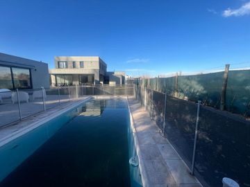 CASA EN VENTA BARRIO PRIVADO LA VACHERIE MAIPU