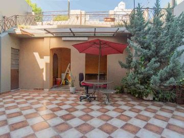 CASA EN VENTA. BOEDO 5 AMB PATIO PARRILLA TERRAZA