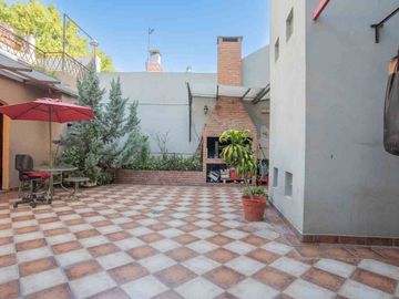 CASA EN VENTA. BOEDO 5 AMB PATIO PARRILLA TERRAZA