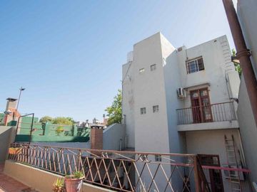 CASA EN VENTA. BOEDO 5 AMB PATIO PARRILLA TERRAZA