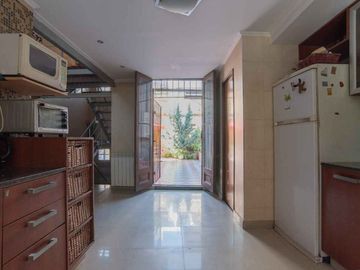 CASA EN VENTA. BOEDO 5 AMB PATIO PARRILLA TERRAZA