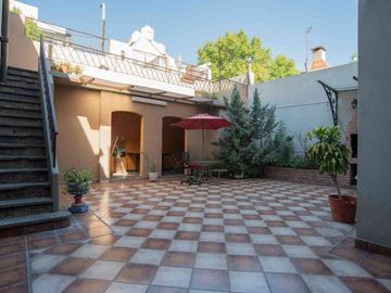 CASA EN VENTA. BOEDO 5 AMB PATIO PARRILLA TERRAZA
