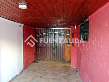 Casa en Venta en Monseñor Carlos Casanueva / Padre Luis Querbes