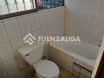 Casa en Venta en Monseñor Carlos Casanueva / Padre Luis Querbes