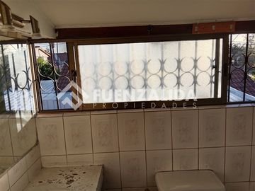 Casa en Venta en Monseñor Carlos Casanueva / Padre Luis Querbes