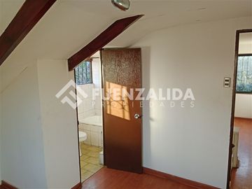 Casa en Venta en Monseñor Carlos Casanueva / Padre Luis Querbes