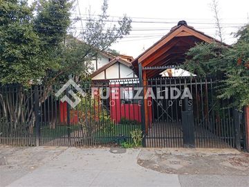 Casa en Venta en Monseñor Carlos Casanueva / Padre Luis Querbes
