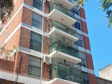 VENTA DEPTO 5 AMB CON PATIO Y COCHERAS CABALLITO