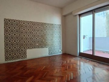 VENTA DEPTO 5 AMB CON PATIO Y COCHERAS CABALLITO
