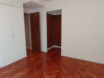 VENTA DEPTO 5 AMB CON PATIO Y COCHERAS CABALLITO