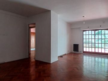 VENTA DEPTO 5 AMB CON PATIO Y COCHERAS CABALLITO