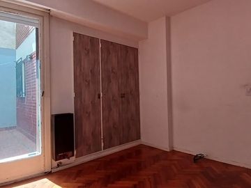 VENTA DEPTO 5 AMB CON PATIO Y COCHERAS CABALLITO