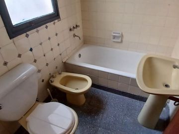 VENTA DEPTO 5 AMB CON PATIO Y COCHERAS CABALLITO