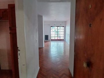 VENTA DEPTO 5 AMB CON PATIO Y COCHERAS CABALLITO