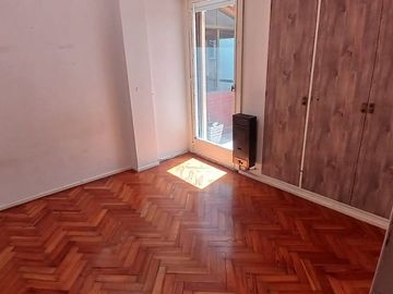 VENTA DEPTO 5 AMB CON PATIO Y COCHERAS CABALLITO