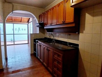 VENTA DEPTO 5 AMB CON PATIO Y COCHERAS CABALLITO