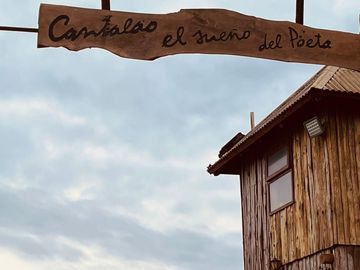 Bela casa a una cuadra y media del mar. Punta de Tralca