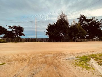 Bela casa a una cuadra y media del mar. Punta de Tralca
