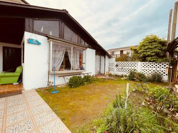 Bela casa a una cuadra y media del mar. Punta de Tralca
