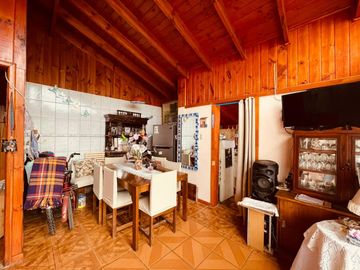 Bela casa a una cuadra y media del mar. Punta de Tralca