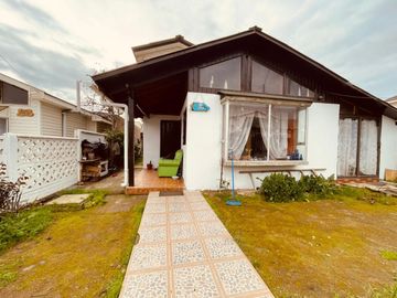 Bela casa a una cuadra y media del mar. Punta de Tralca