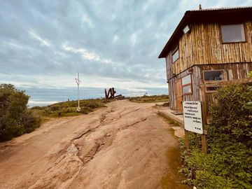 Bela casa a una cuadra y media del mar. Punta de Tralca