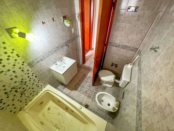 CASA 5 AMBIENTES PILETA JARDÍN RAFAEL CALZADA