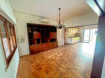 CASA 5 AMBIENTES PILETA JARDÍN RAFAEL CALZADA