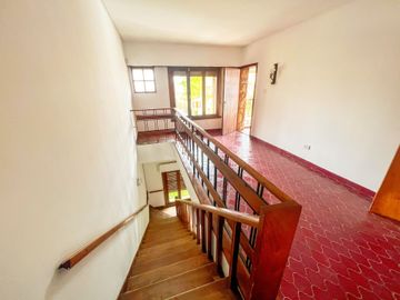 CASA 5 AMBIENTES PILETA JARDÍN RAFAEL CALZADA