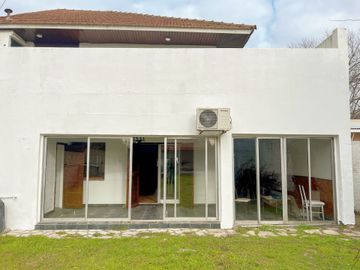 CASA 5 AMBIENTES PILETA JARDÍN RAFAEL CALZADA